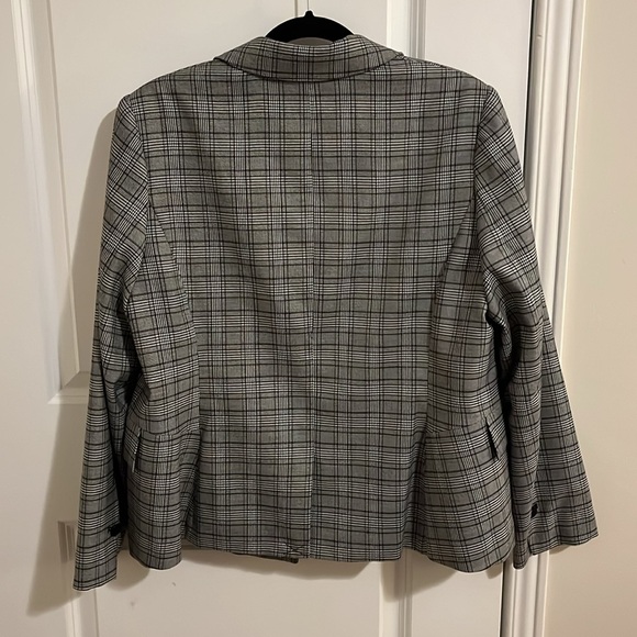 Plus size blazer - Picture 2 of 6